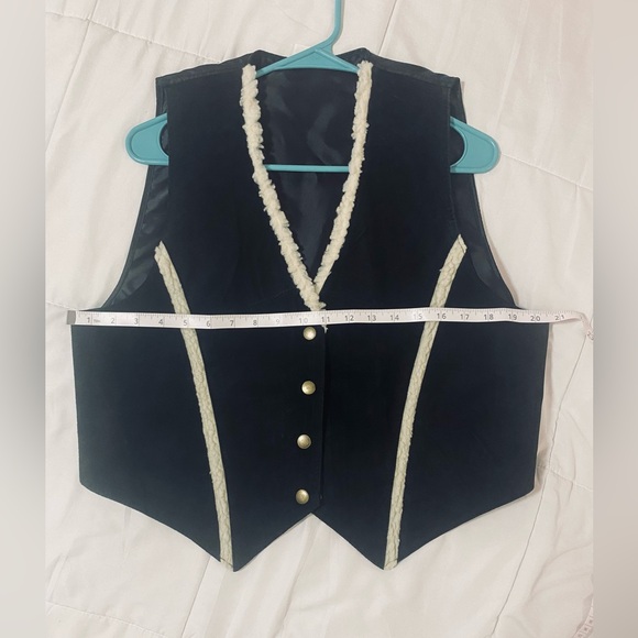 RARE Vintage 1980s Suede Leather Sherpa Trim, Lined Vest. Size M/L. - Picture 2 of 5
